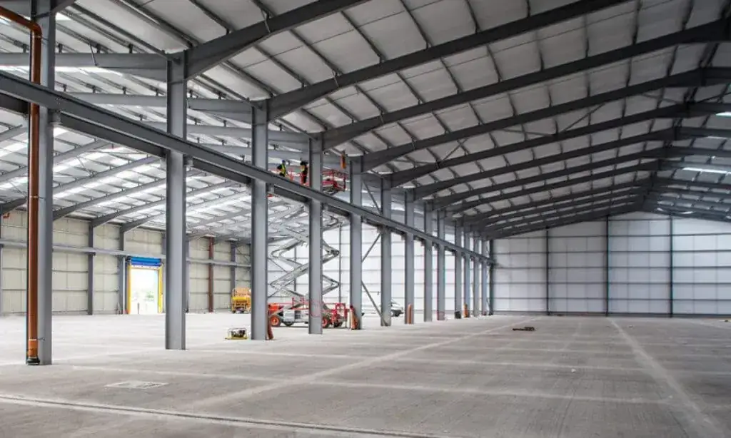 Kho bãi với khu vực lưu trữ và bốc dỡ hàng hóa