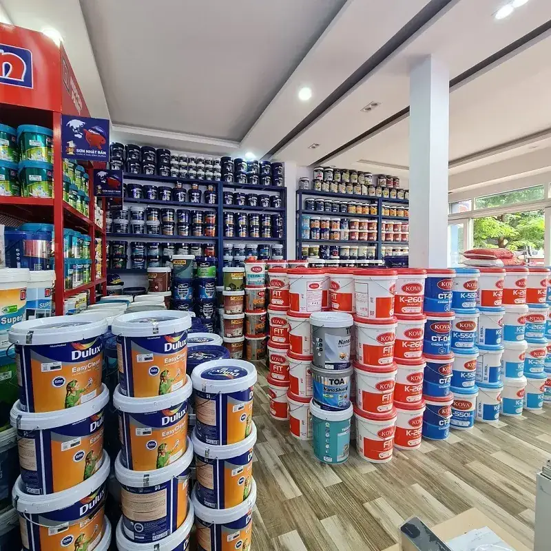 Cửa hàng sơn trưng bày bảng màu và sản phẩm