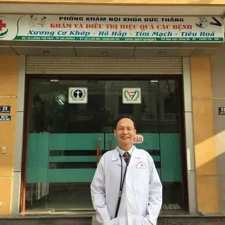 Phòng mạch bác sĩ với khu vực khám và tư vấn