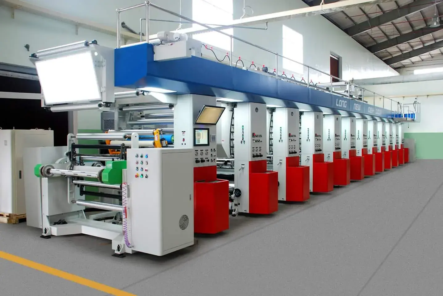 Xưởng in ấn bao bì với máy in công nghiệp